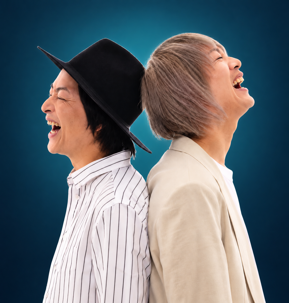 背中合わせに立つ、ひなたのたかのりさんとぴろんさん